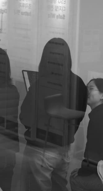 동료들과 소통·협력하는 인재